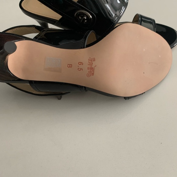 Brand new Coach Marla heels. Size 6.5 - Picture 3 of 3